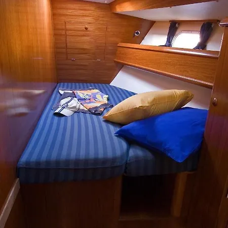 Jeanneau Sun Odyssey 45.2- Osejava 船上ホテル