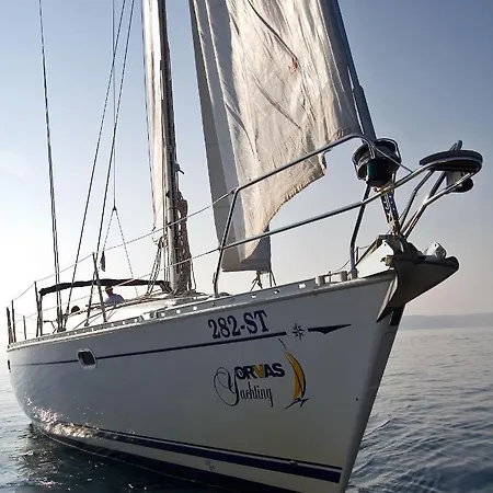 船上ホテル Jeanneau Sun Odyssey 45.2- Osejava スプリト
